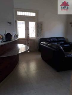 Casa com Piscina a 300m da Praia Martim de Sá – Espaço, Conforto e Excelente Localização!