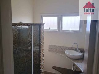 Casa com Piscina a 300m da Praia Martim de Sá – Espaço, Conforto e Excelente Localização!