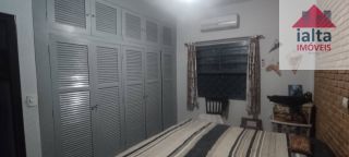 Casa térrea no centro de Caraguatatuba