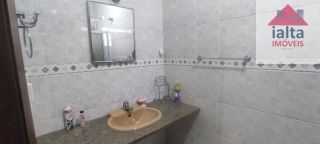 Casa térrea no centro de Caraguatatuba