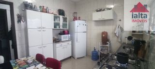 Casa térrea no centro de Caraguatatuba