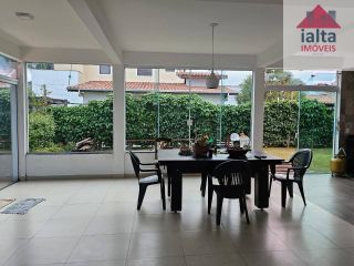 Sobrado Para Venda e Locação com 4 quartos 1 suítes no bairro Massaguaçu em Caraguatatuba