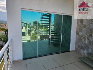 Sobrado Para Venda e Locação com 4 quartos 1 suítes no bairro Massaguaçu em Caraguatatuba