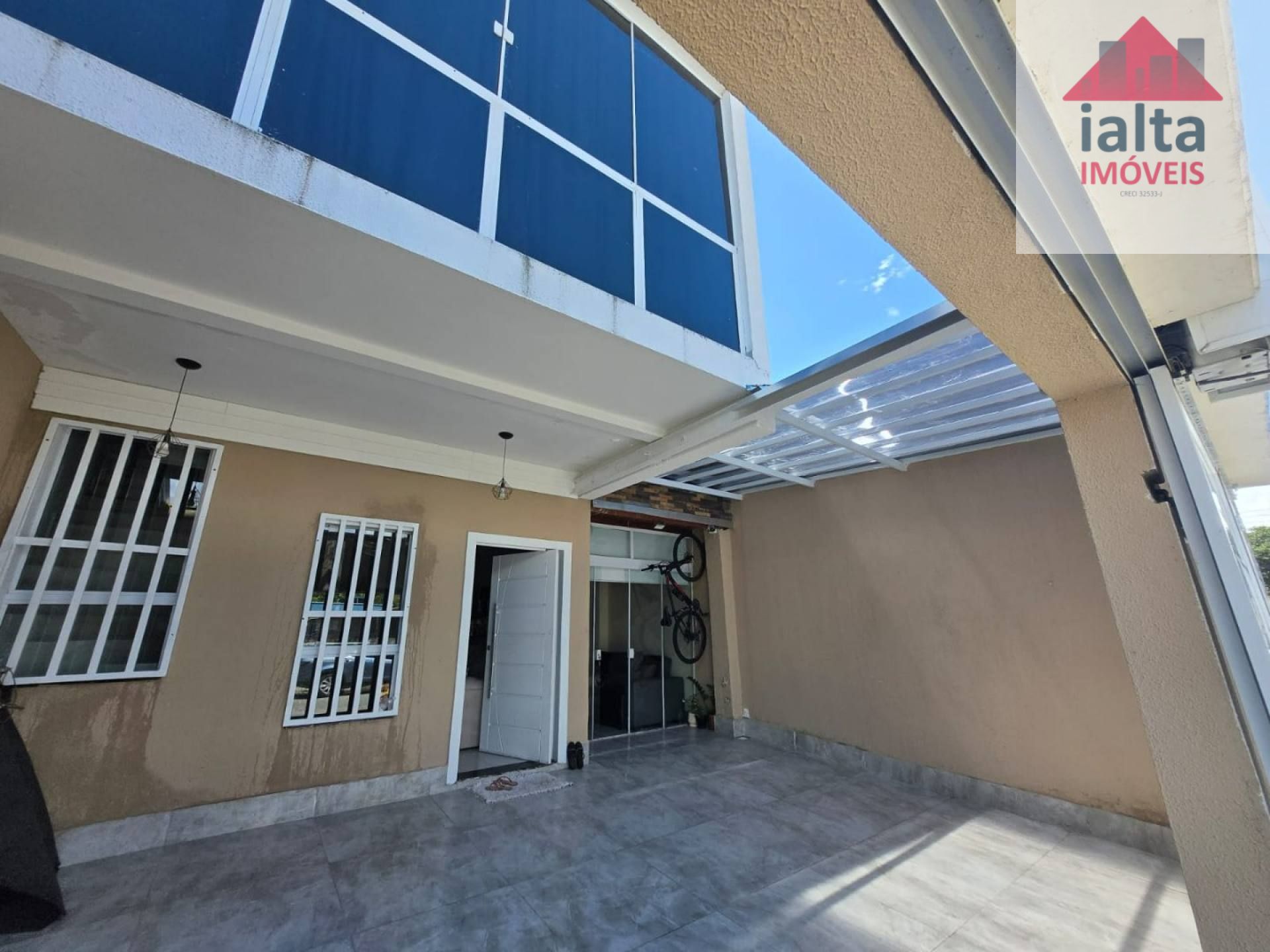 Sobrado para Vender com 2 quartos 2 suítes no bairro Balneário Mar Azul