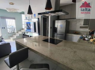 Sobrado para Vender com 2 quartos 2 suítes no bairro Balneário Mar Azul