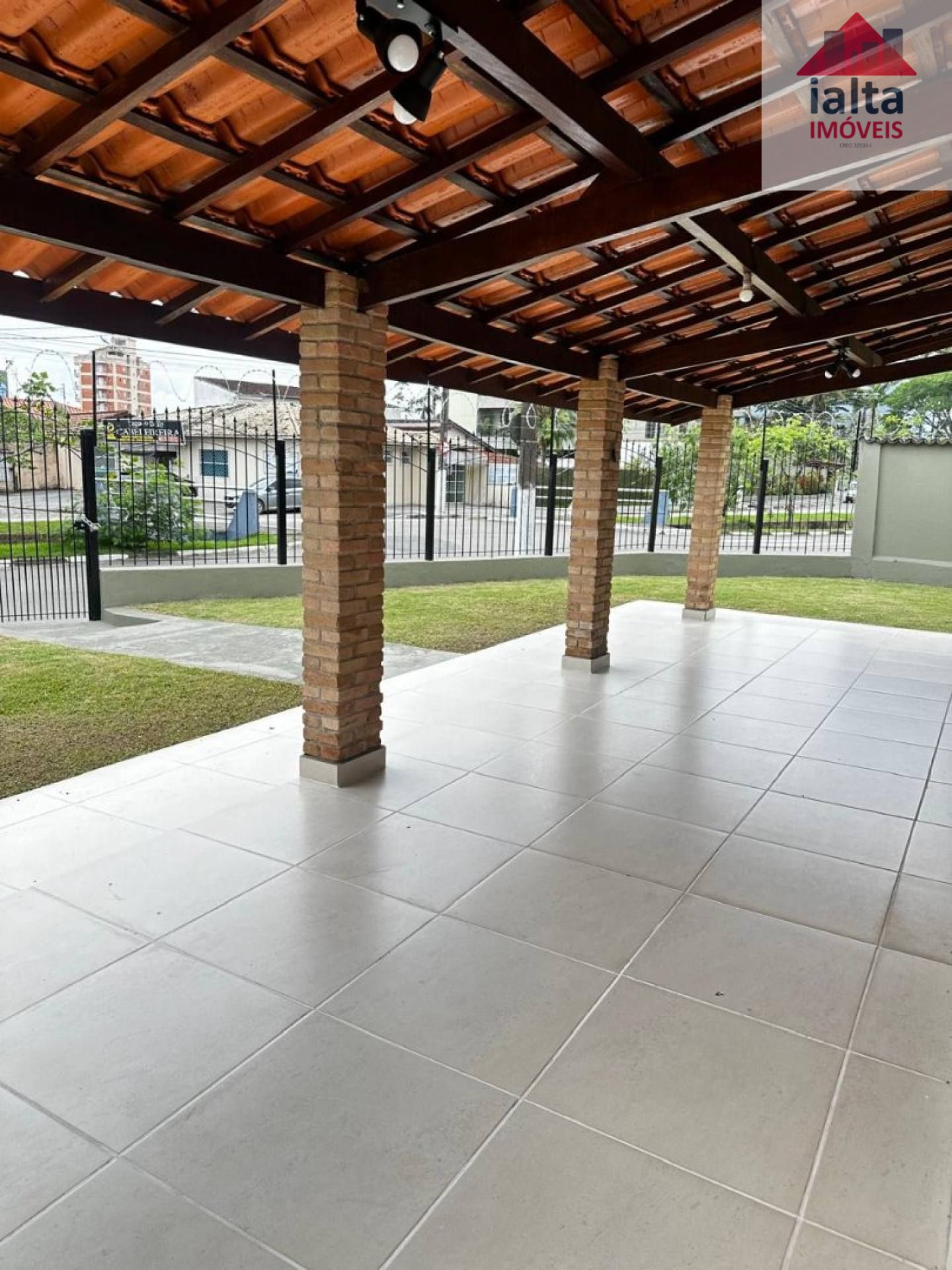 Casa espaçosa na região Central- Caraguatatuba SP