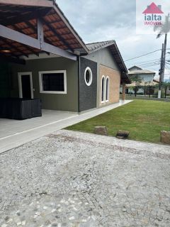 Casa espaçosa na região Central- Caraguatatuba SP