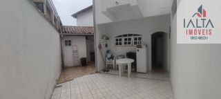 Sobrado em condomínio estilo vila – conforto e praticidade perto das praias