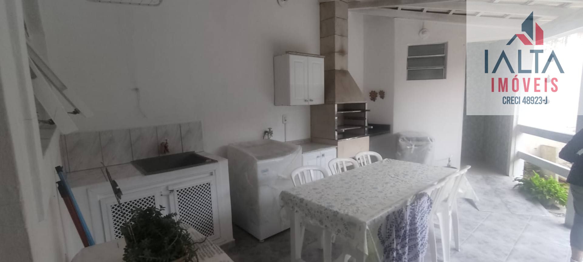 Sobrado em condomínio estilo vila – conforto e praticidade perto das praias