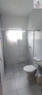 Casa térrea com duas edificações, próxima às praias e cercada pela natureza  Imóvel térreo muito bem localizado, em região tranquila e cercada por belas áreas verdes, a poucos minutos de duas praias encantadoras.