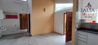 Casa térrea com duas edificações, próxima às praias e cercada pela natureza  Imóvel térreo muito bem localizado, em região tranquila e cercada por belas áreas verdes, a poucos minutos de duas praias encantadoras.