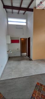 Casa térrea com duas edificações, próxima às praias e cercada pela natureza  Imóvel térreo muito bem localizado, em região tranquila e cercada por belas áreas verdes, a poucos minutos de duas praias encantadoras.