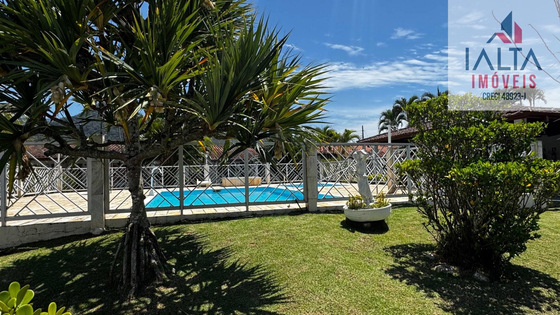 Casa no Condomínio Santa Marta – Praia Martim de Sá, Caraguatatuba
