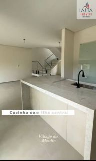 Sobrado no Condomínio Village Du Moulin, São Sebastião SP