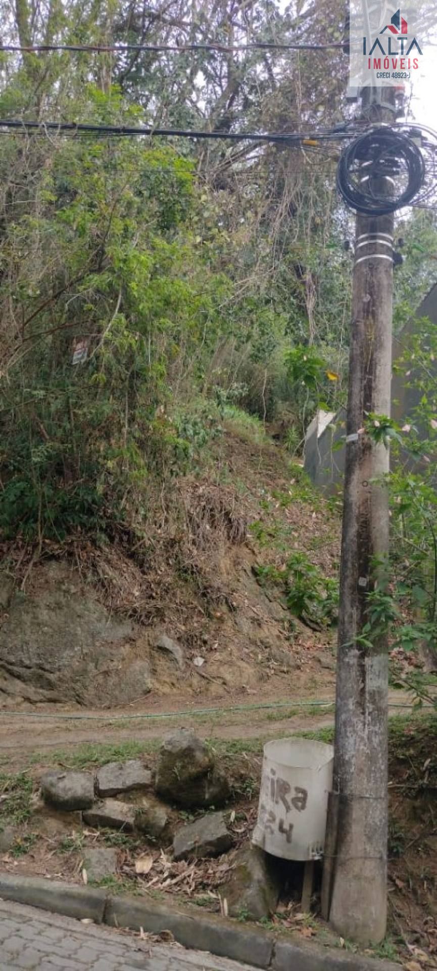 Terreno à Venda em Ilhabela – 925 m² com Escritura Definitiva