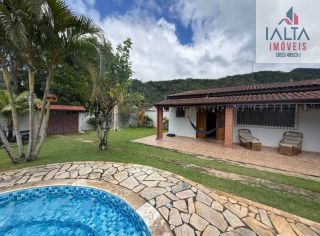Casa com piscina à Venda a 2 min da Praia da Massaguaçu, Caraguatatuba/SP