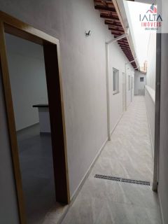 CASA NOVA LINDA COM LOFT NOS FUNDOS