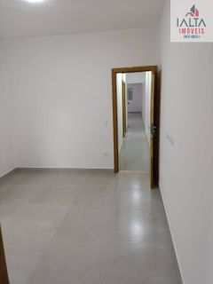 CASA NOVA LINDA COM LOFT NOS FUNDOS