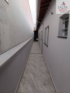 CASA NOVA LINDA COM LOFT NOS FUNDOS