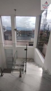 CASA MODERNA COM PISCINA E ESPAÇO GOURMET