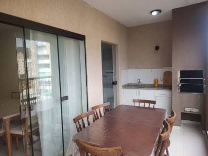 Apartamento amplo a poucos metros da orla da Praia