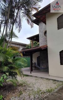 Casa confortável e bem localizada