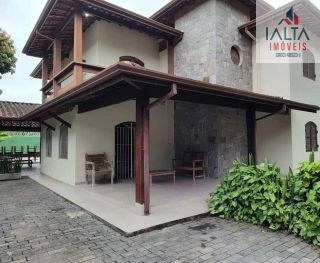 Casa confortável e bem localizada