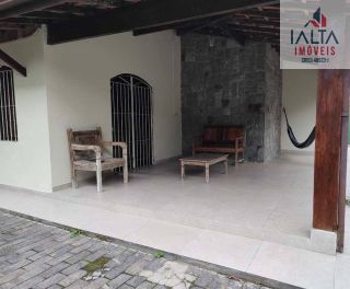 Casa confortável e bem localizada
