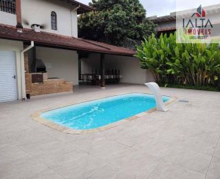 Casa confortável e bem localizada