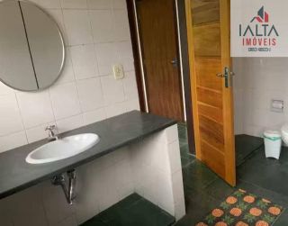 Casa confortável e bem localizada