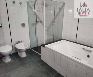 Casa confortável e bem localizada