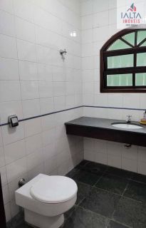 Casa confortável e bem localizada