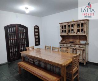 Casa confortável e bem localizada