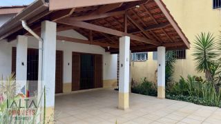 Casa disponível para locação definitiva no Itaguá - A apenas 70 metros do mar!