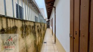 Casa disponível para locação definitiva no Itaguá - A apenas 70 metros do mar!