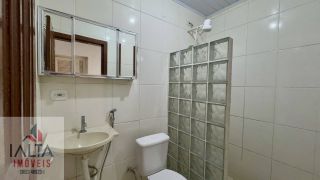 Casa disponível para locação definitiva no Itaguá - A apenas 70 metros do mar!