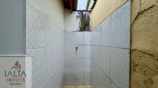 Casa disponível para locação definitiva no Itaguá - A apenas 70 metros do mar!