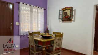 Casa disponível para locação definitiva no Itaguá - A apenas 70 metros do mar!