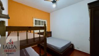 Casa disponível para locação definitiva no Itaguá - A apenas 70 metros do mar!