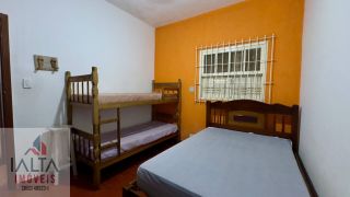 Casa disponível para locação definitiva no Itaguá - A apenas 70 metros do mar!