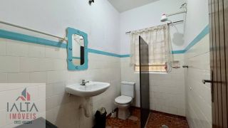 Casa disponível para locação definitiva no Itaguá - A apenas 70 metros do mar!