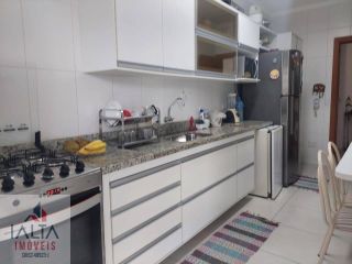 Apartamento amplo no centro comercial de Ubatuba