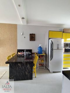 Sobrado em Condomínio à Venda na Martim de Sá – Caraguatatuba