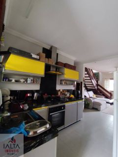 Sobrado em Condomínio à Venda na Martim de Sá – Caraguatatuba