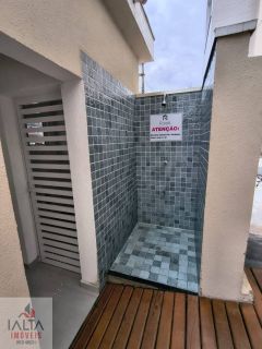 Linda cobertura espaçosa com localização privilegiada!