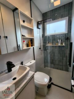 Linda cobertura espaçosa com localização privilegiada!