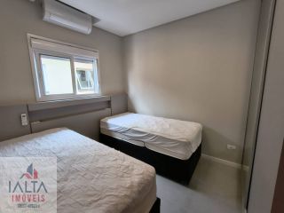 Linda cobertura espaçosa com localização privilegiada!