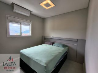 Linda cobertura espaçosa com localização privilegiada!