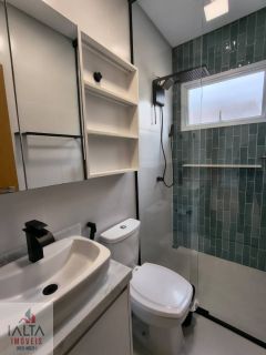 Linda cobertura espaçosa com localização privilegiada!