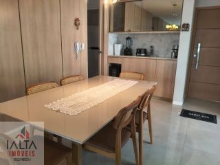 Linda cobertura espaçosa com localização privilegiada!